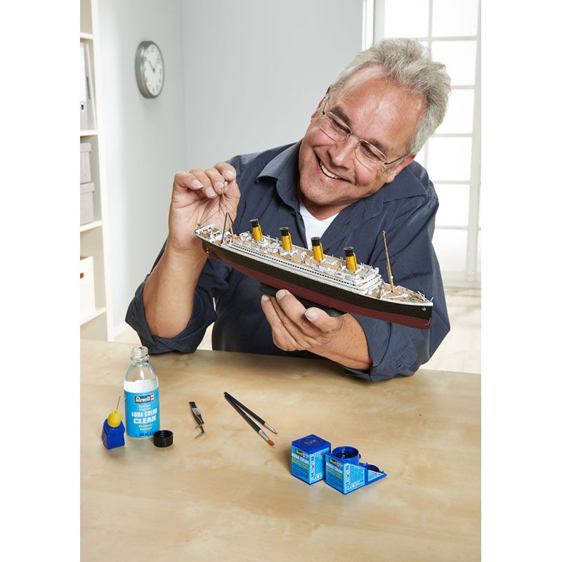
                  
                    REVELL R.M.S. TITANIC 1:700 MODEL KIT
                  
                