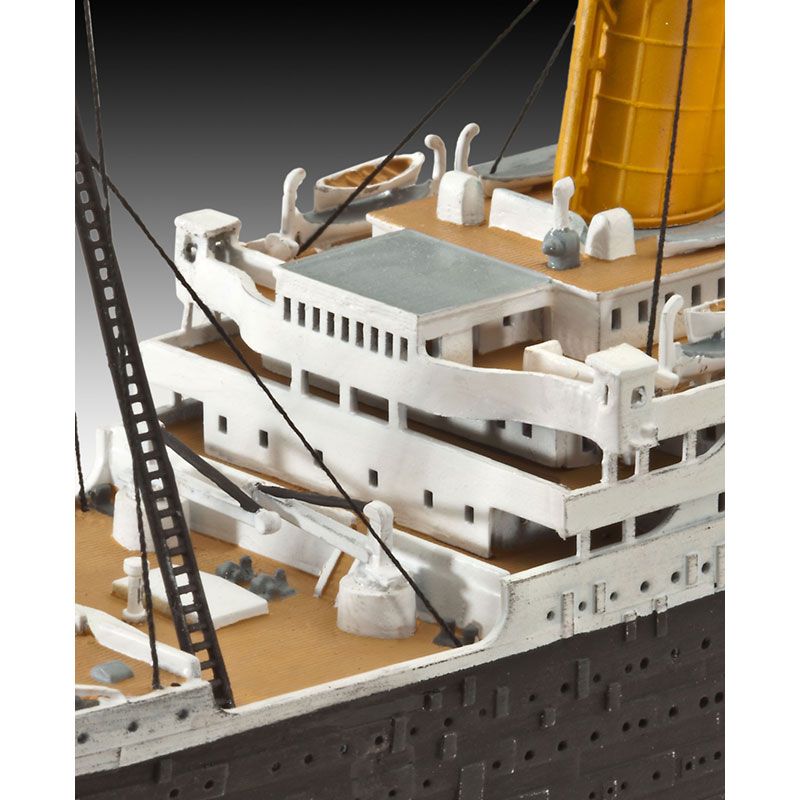
                  
                    REVELL R.M.S. TITANIC 1:700 MODEL KIT
                  
                