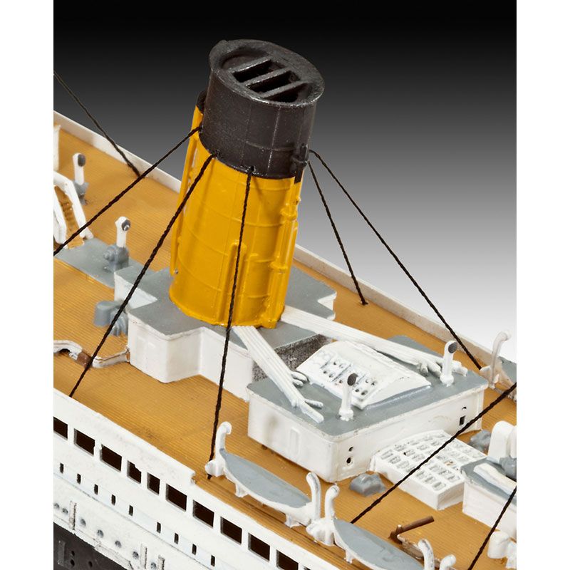 
                  
                    REVELL R.M.S. TITANIC 1:700 MODEL KIT
                  
                