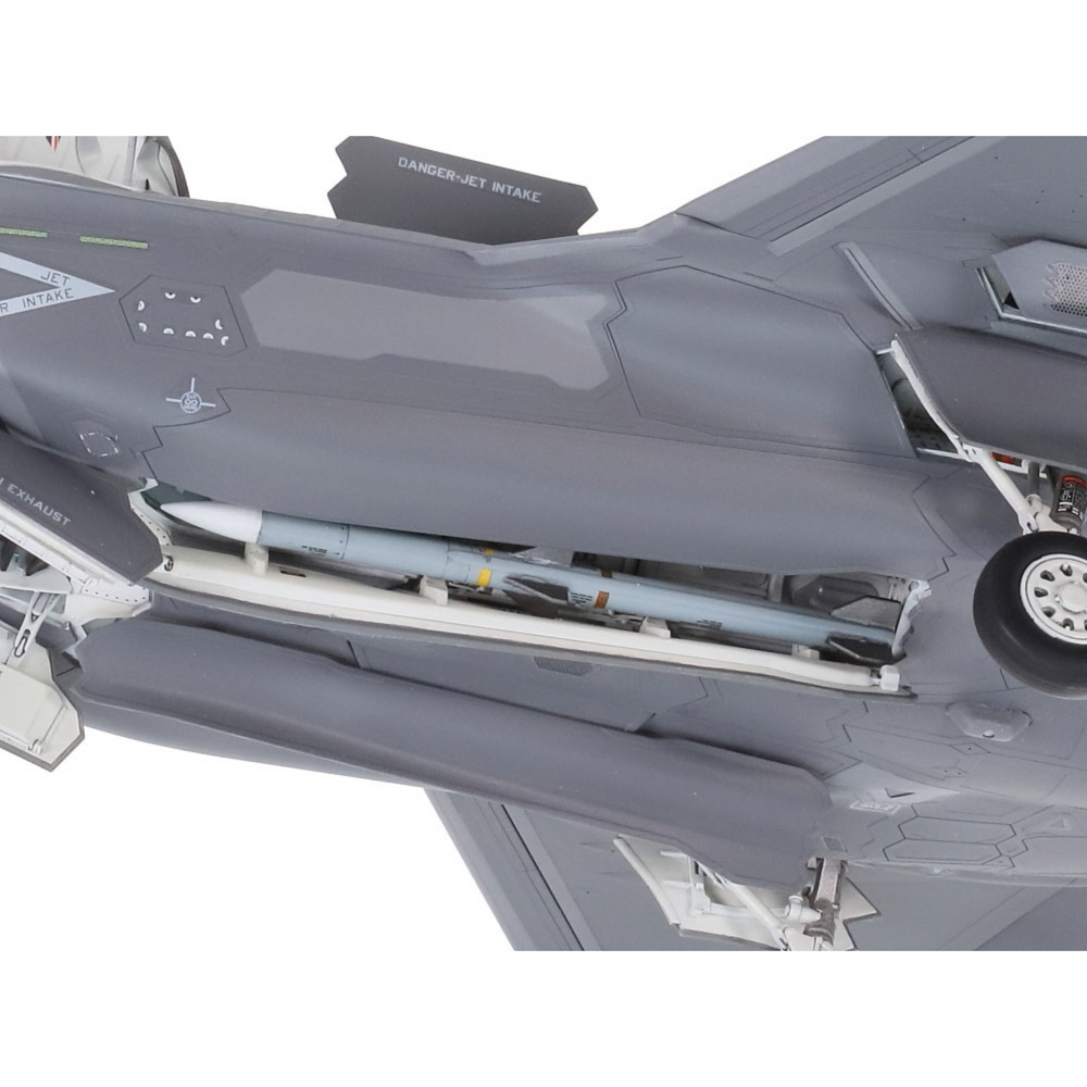 
                  
                    TAMIYA 1/72 LOCKHEED MARTIN® F-35®B LIGHTNING II® SELF BUILD KIT
                  
                