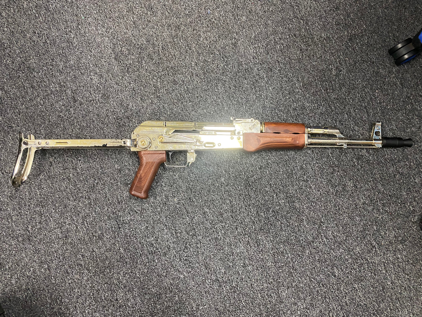 
                  
                    مسدس جل ذو جرس مزدوج فضي من نوع AK قابل للطي من اليد الثانية
                  
                