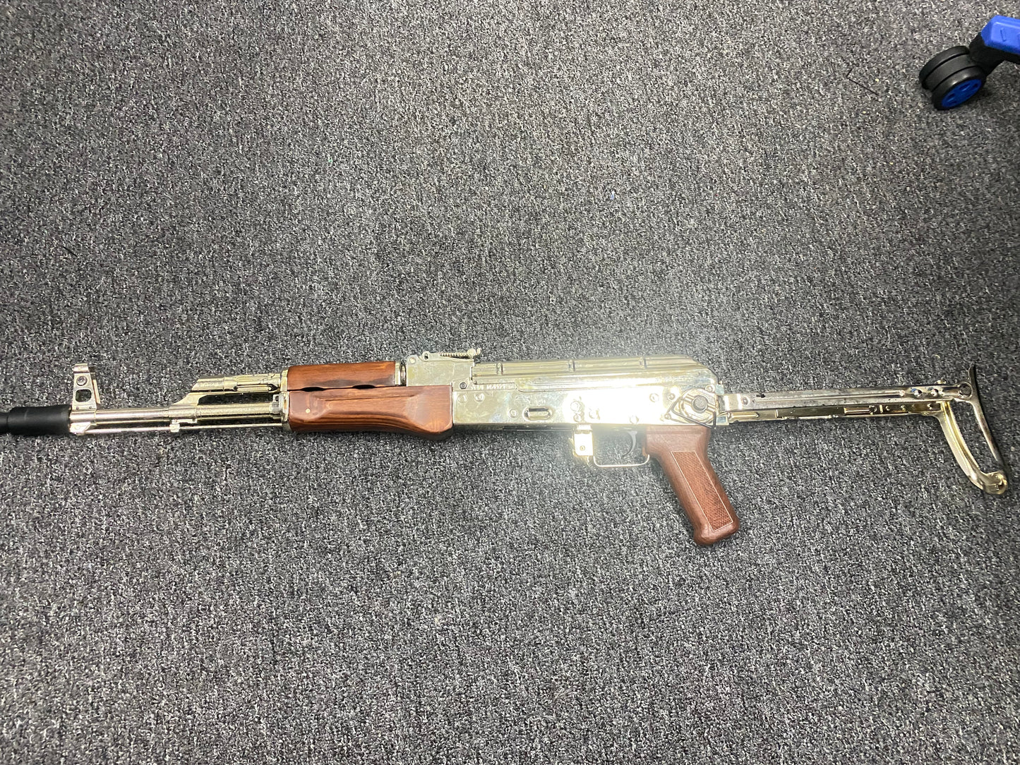 
                  
                    مسدس جل ذو جرس مزدوج فضي من نوع AK قابل للطي من اليد الثانية
                  
                